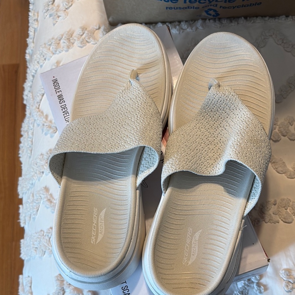 Skechers Women's Cream Slide Sandals